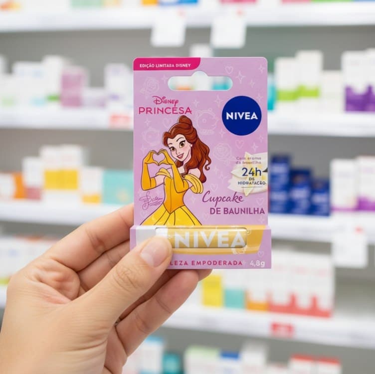 Nivea Hidratante Labial Cupcake De Baunilha Ed. Limitada Bela Disney® Princesa 4,8g, Hidratação Intensa 24h, Cor Suave, Brilho Delicado, Manteiga De Karité
